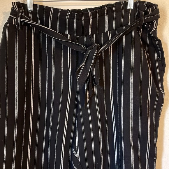🎄MAURICES LINEN BLEND BELTED PANTS - Picture 2 of 6